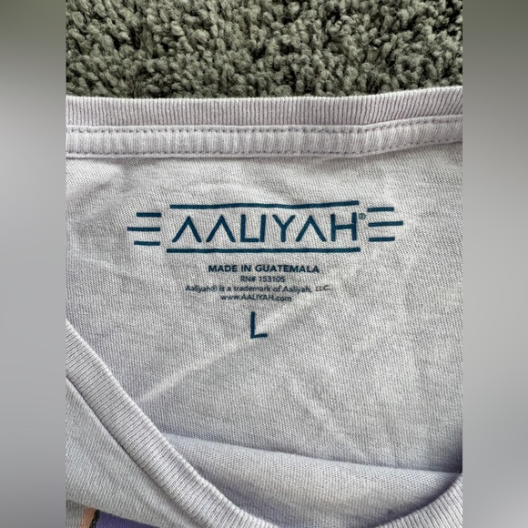 Retro Style 90s T-Shirt Style Lavender Color Aaliyah Shirt Womens Size Large - Picture 3 of 5